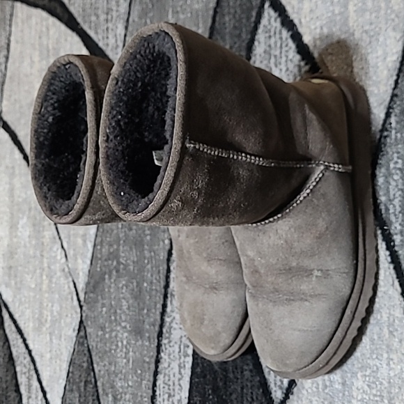 UGG AUSTRALIA CLASSIC SHORT BROWN LEATHER SHEEPSKIN BOOTS PRICE FIRM - Picture 5 of 13